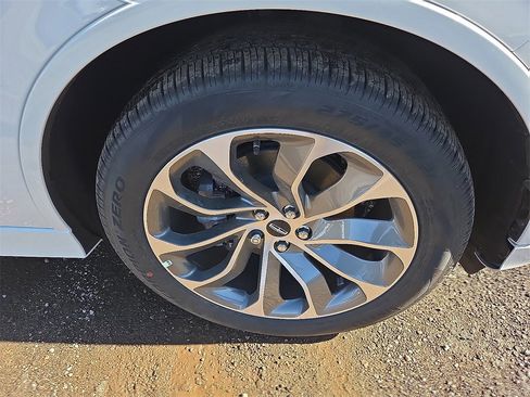 New 2026 Lincoln Aviator 2WD w/ Jet Appearance Package image 7