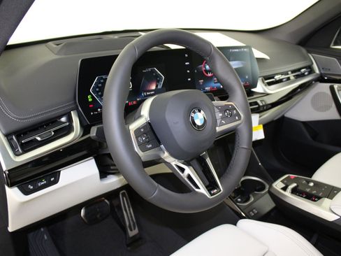 Used 2026 BMW X1 xDrive28i w/ Technology Package image 4