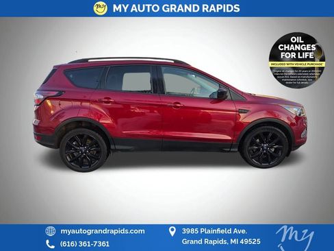 Used 2017 Ford Escape SE w/ SE Sport Appearance Package image 16