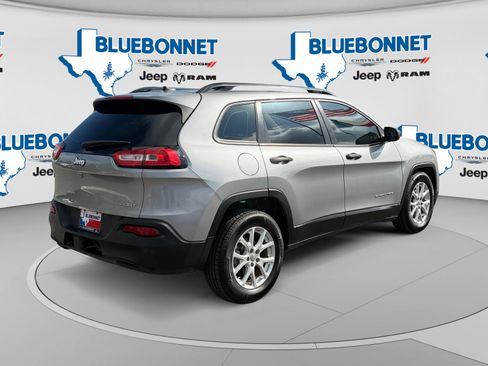 Used 2015 Jeep Cherokee Sport w/ Sport Appearance Group FWD image 5