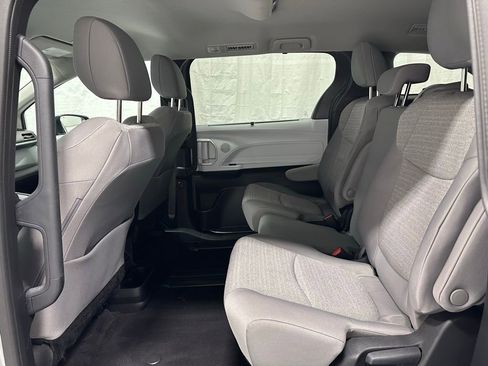 Used 2025 Toyota Sienna LE image 46