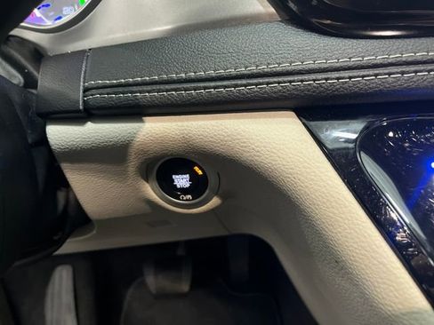 Used 2023 Chrysler Pacifica Touring-L image 23