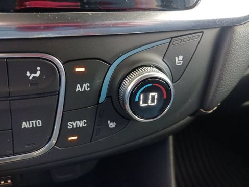 Used 2022 Chevrolet Traverse Premier FWD image 20