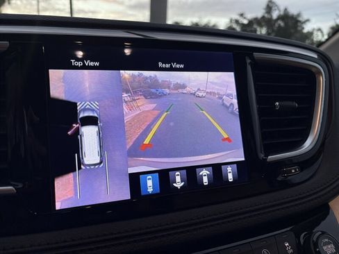 Used 2017 Chrysler Pacifica Limited w/ Advanced Safetytec Group image 14