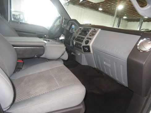 Used 2015 Ford F250 XLT w/ XLT Premium Package AWD/4WD image 37