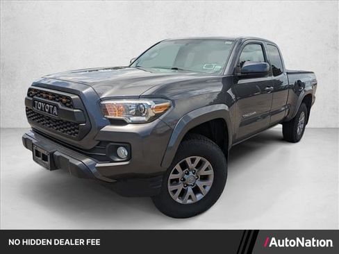 Used 2017 Toyota Tacoma SR5 w/ Tow Package AWD/4WD image 1