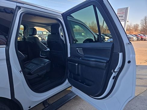 Used 2025 Ford Expedition Max Platinum image 87