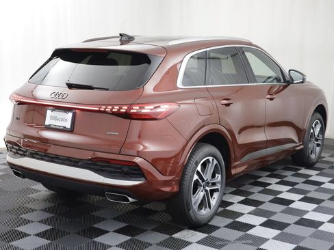 Used 2025 Audi Q5 Premium Plus w/ Premium Plus AWD/4WD image 19
