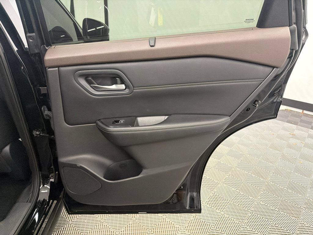 Used 2023 Nissan Rogue SL w/ SL Premium Package FWD image 18