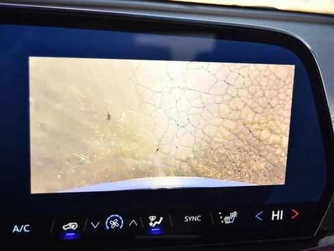 Used 2024 Chevrolet Traverse Z71 image 17