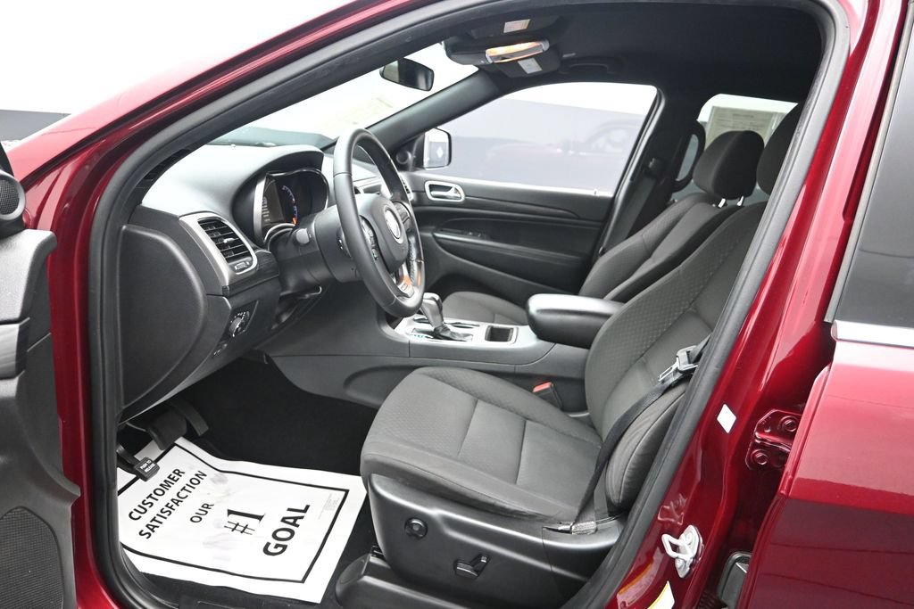Used 2020 Jeep Grand Cherokee Laredo RWD image 10