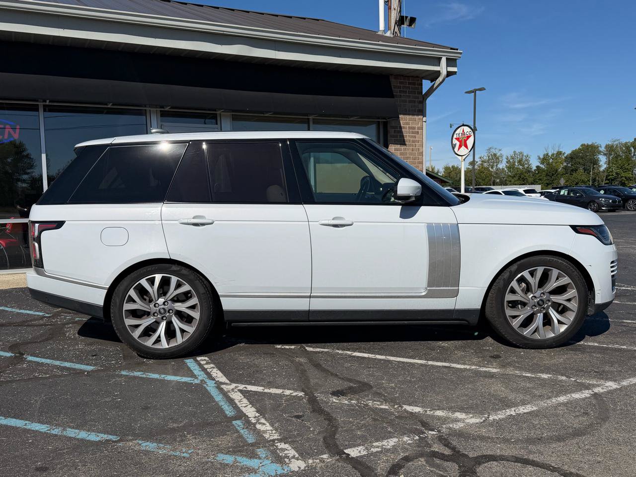 Used 2020 Land Rover Range Rover HSE AWD/4WD image 4