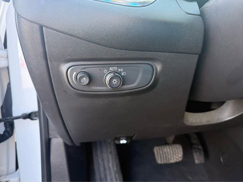 Used 2022 Chevrolet Equinox LS w/ LS Convenience Package AWD/4WD image 11