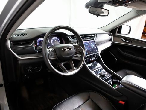 Used 2022 Jeep Grand Cherokee Limited image 12