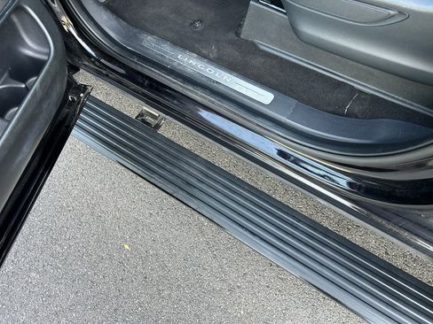 Used 2024 Lincoln Navigator L 4WD image 11
