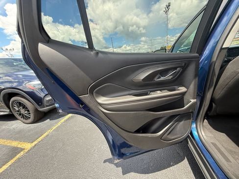 Used 2022 GMC Terrain SLE w/ Driver Convenience Package FWD image 17