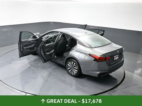 Used 2024 Nissan Altima 2.5 SV image 59