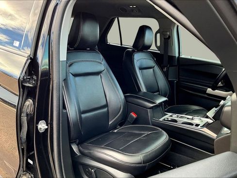 Used 2023 Ford Explorer XLT w/ Equipment Group 202A image 7