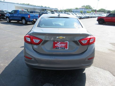 Used 2017 Chevrolet Cruze LT w/ Convenience Package FWD image 7