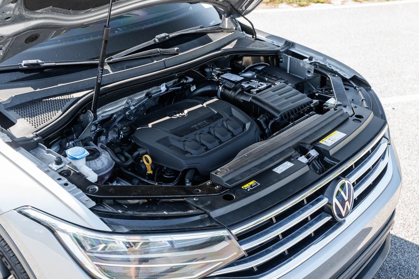 Used 2023 Volkswagen Tiguan SE w/ Panoramic Sunroof Package FWD image 23