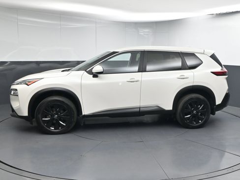 Certified 2023 Nissan Rogue SV image 5