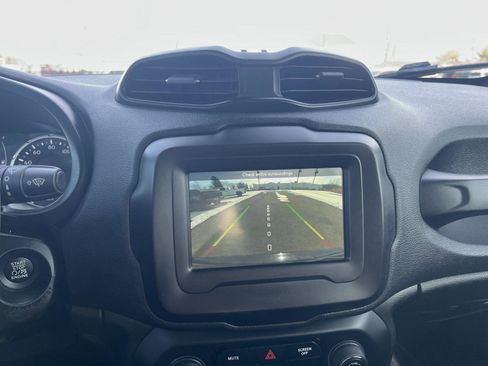 Used 2020 Jeep Renegade Sport image 17