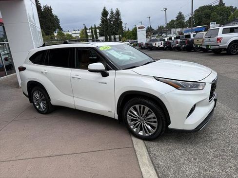 Certified 2021 Toyota Highlander Platinum AWD/4WD image 9