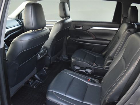 Used 2016 Toyota Highlander XLE AWD/4WD image 8