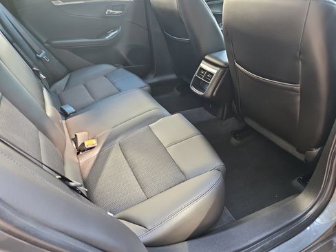Used 2016 Chevrolet Impala LT FWD image 31