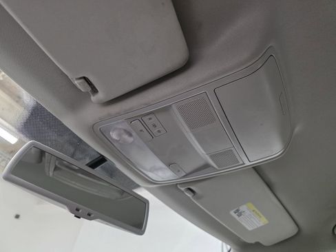 Used 2017 Volkswagen Tiguan S image 32