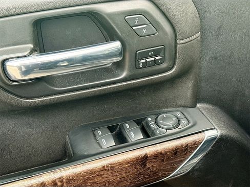 Used 2022 GMC Sierra 2500 Denali w/ Denali Black Diamond Edition image 17