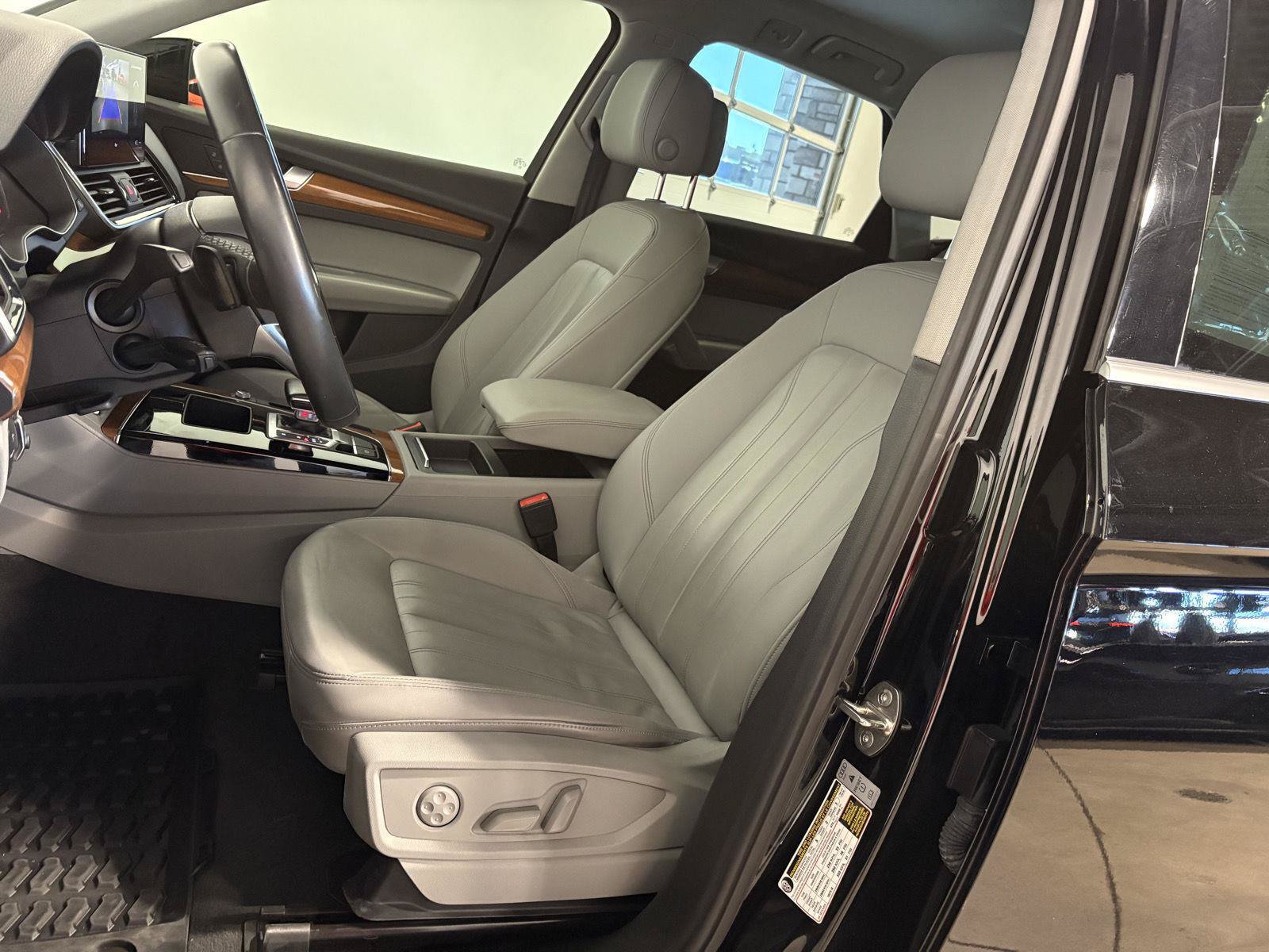 Used 2021 Audi Q5 2.0T Premium w/ Convenience Package AWD/4WD image 18