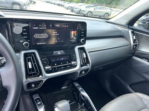 Used 2023 Kia Sorento SX image 29