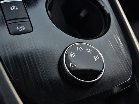 Used 2024 Nissan Rogue SV image 16