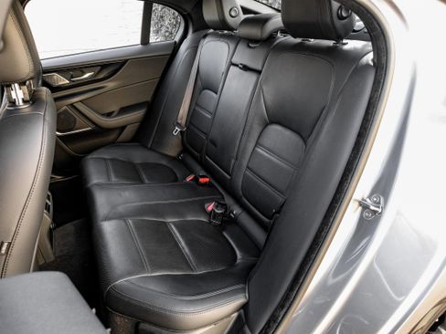 Used 2020 Jaguar XE S image 41