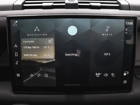 Used 2023 Land Rover Defender 130 X-Dynamic SE image 32