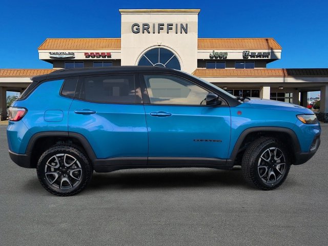 Used 2024 Jeep Compass Trailhawk AWD/4WD image 3