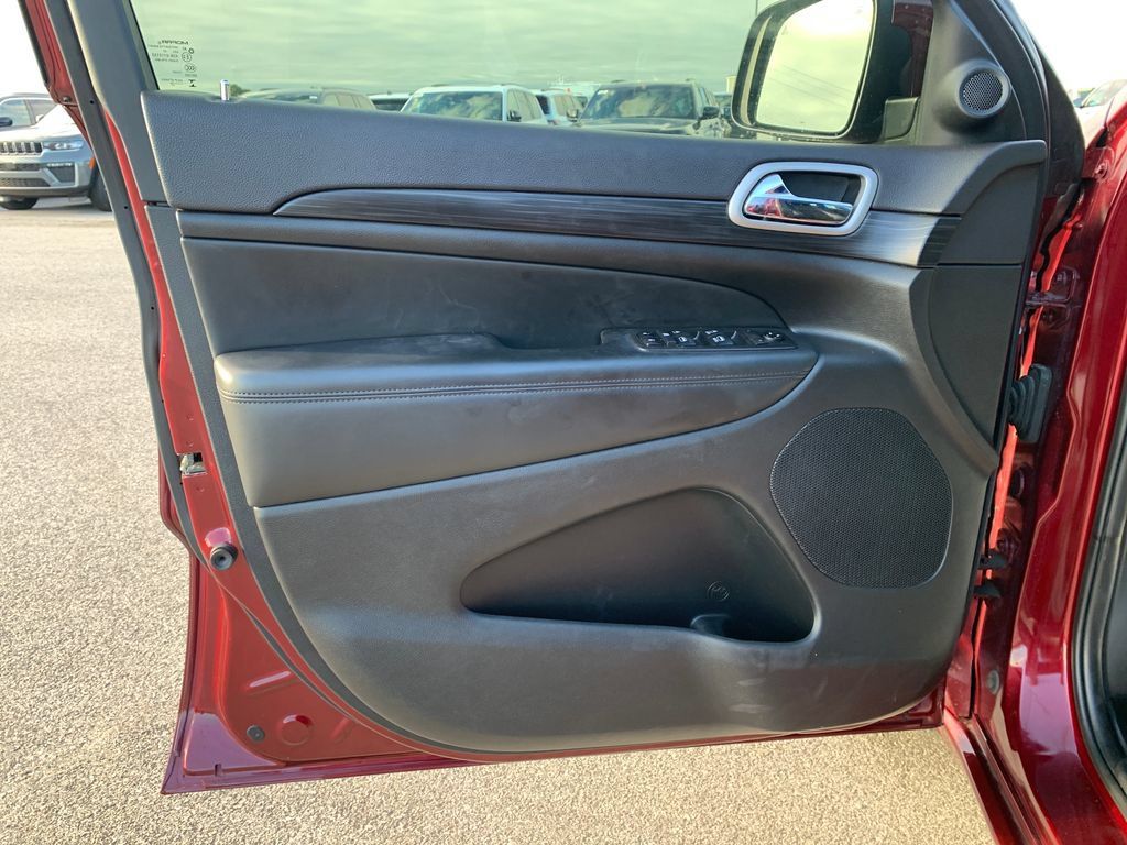 Used 2020 Jeep Grand Cherokee Altitude AWD/4WD image 16