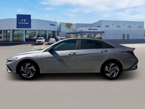 Used 2025 Hyundai Elantra Sport FWD image 3