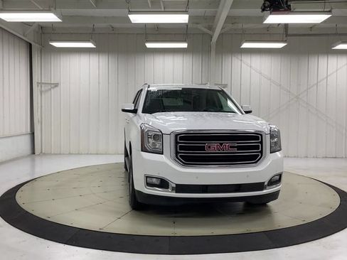 Used 2017 GMC Yukon SLT AWD/4WD image 3