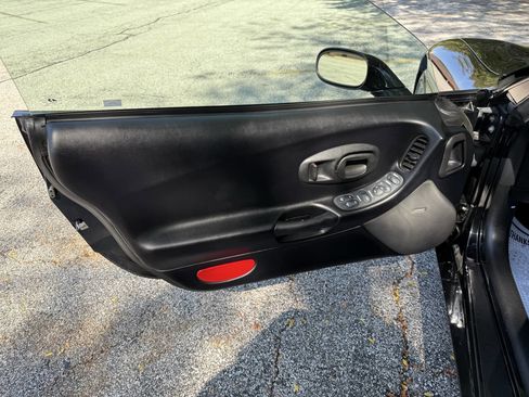 Used 2002 Chevrolet Corvette Convertible w/ Preferred Equipment Group2 image 16