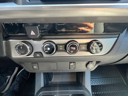 Used 2018 Toyota Tacoma SR5 AWD/4WD image 19