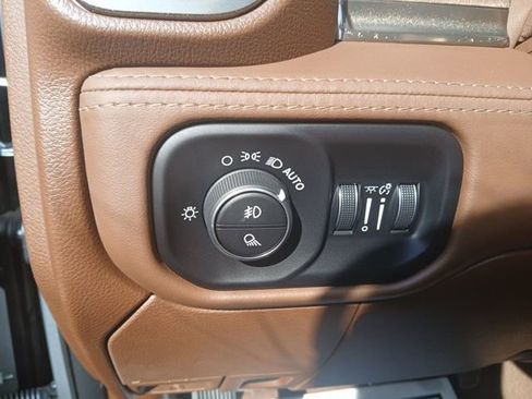 Used 2023 RAM 3500 Limited image 17