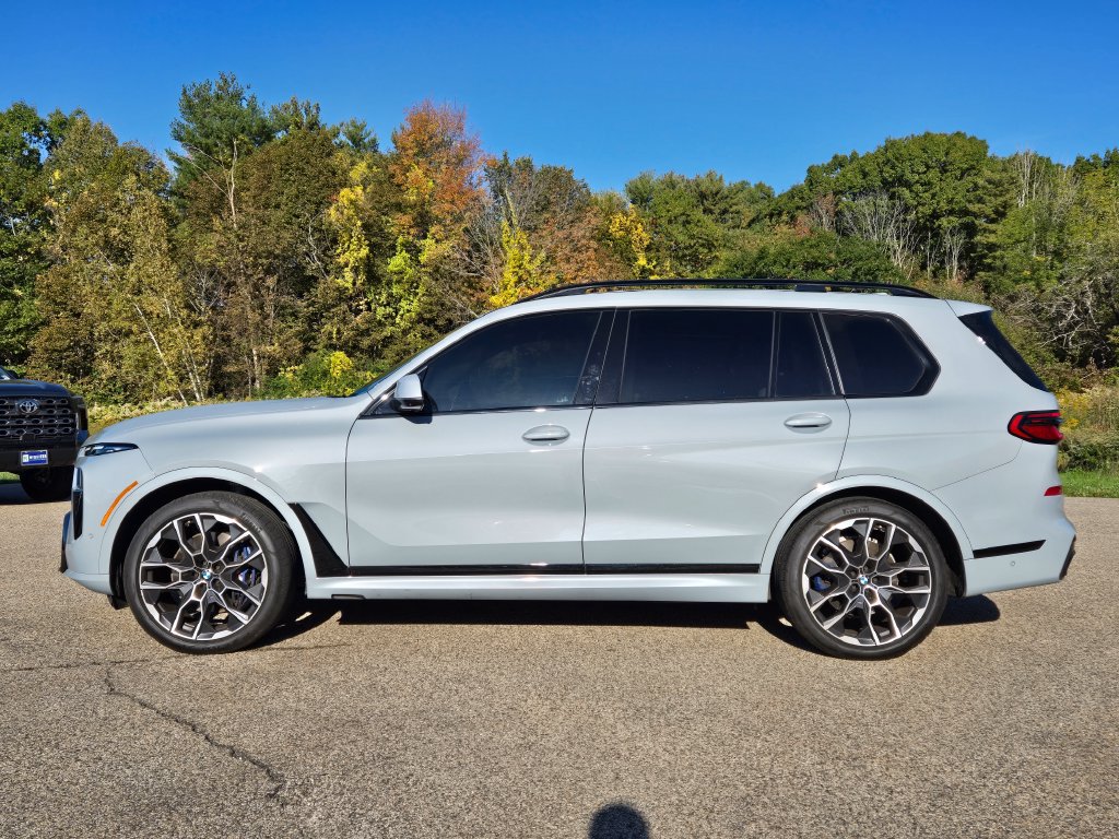 Used 2024 BMW X7 xDrive40i w/ M Sport Package AWD/4WD image 2