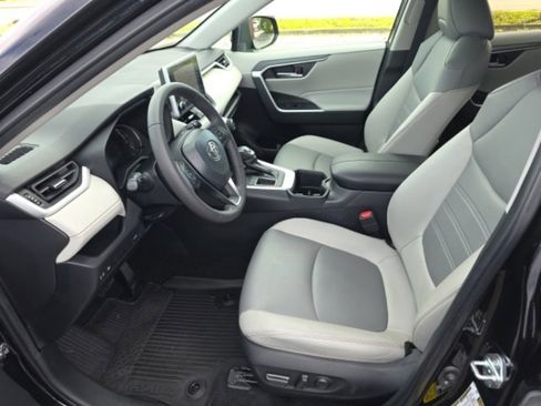 Certified 2023 Toyota RAV4 XLE Premium image 9