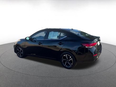 Used 2025 Nissan Sentra SV image 9