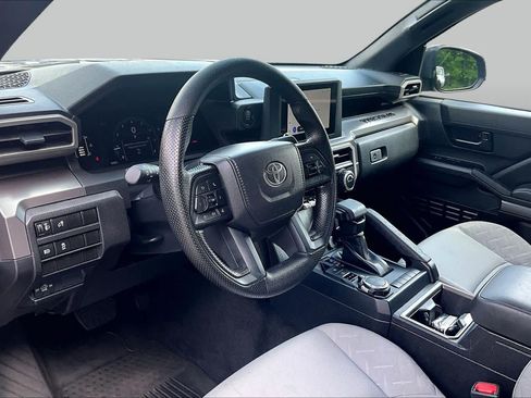 Certified 2025 Toyota Tacoma SR5 AWD/4WD image 16
