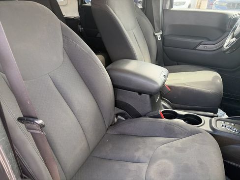Used 2018 Jeep Wrangler Unlimited Sport S AWD/4WD image 30