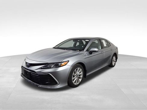 Used 2024 Toyota Camry LE image 2