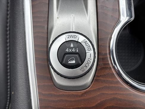 Used 2019 Nissan Pathfinder Platinum image 33